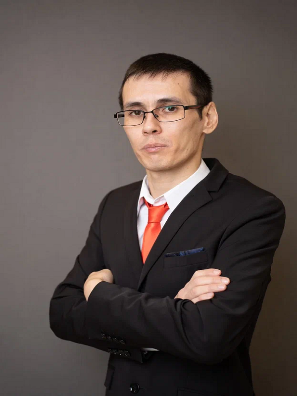 Макатаев Руслан Маратович.